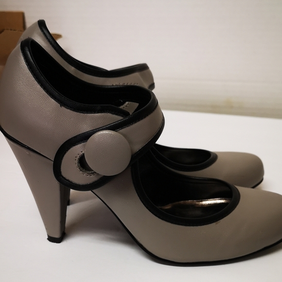 LE CHÂTEAU shoes grey black trim 6M - Picture 4 of 5